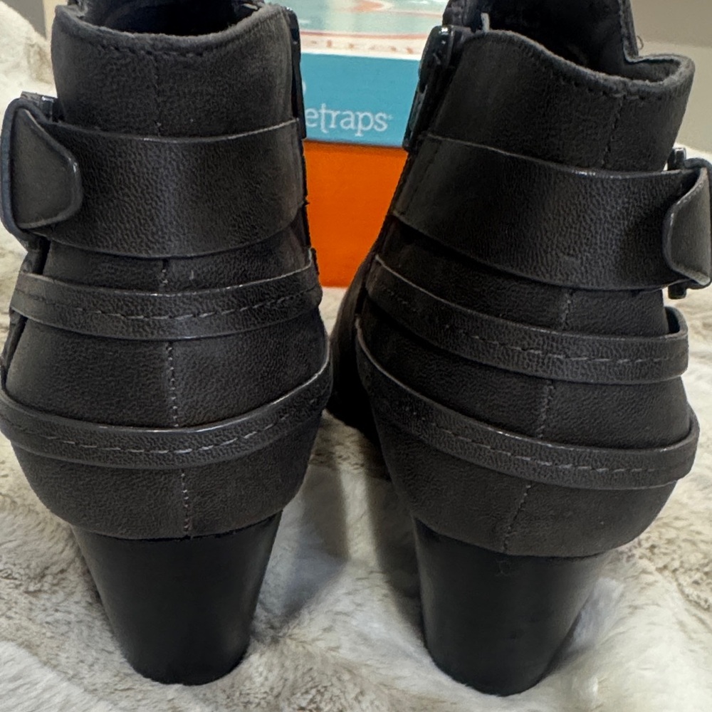 BareTraps Dark Brown Ankle Booties NWOT - Picture 5 of 7